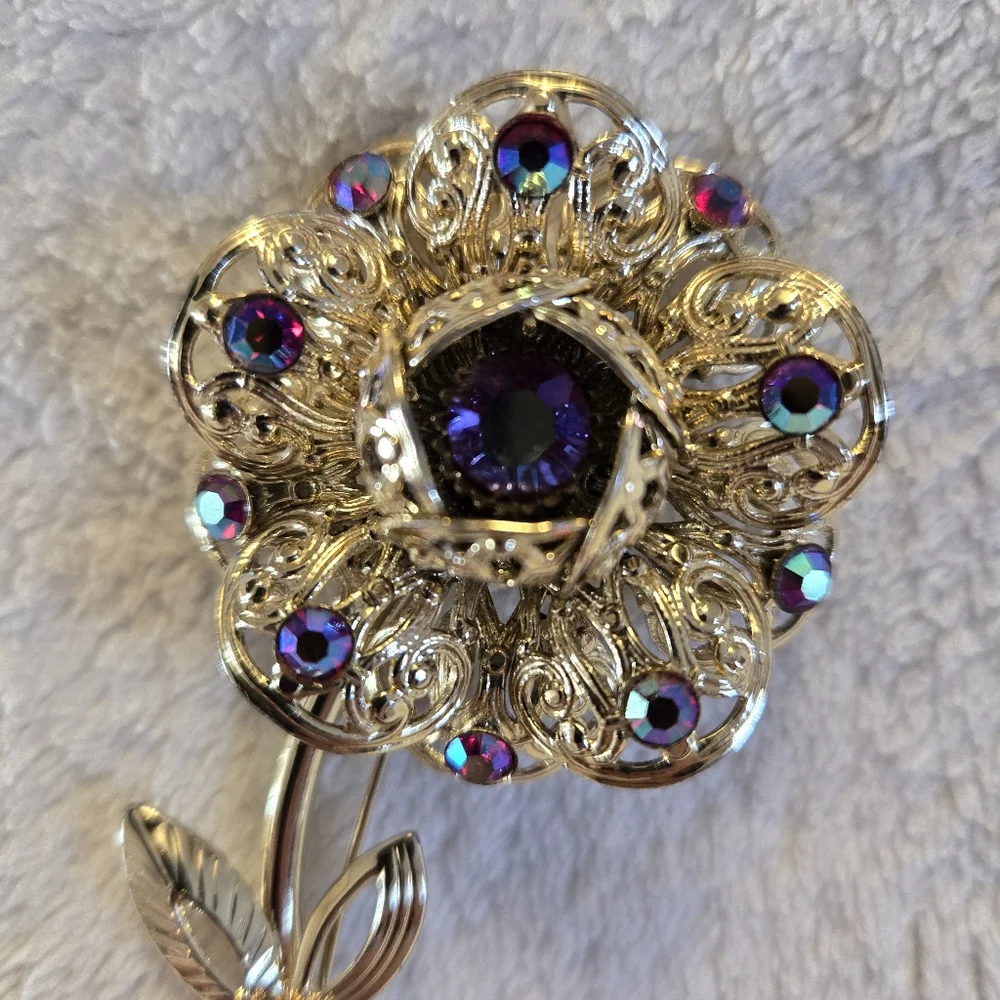 VTG Sarah Coventry Passion Flower Gold Toned Filagree Brooch Red Aurora Borealis